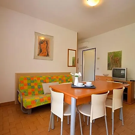 Precious Three-room Flat 650m From The 3*
